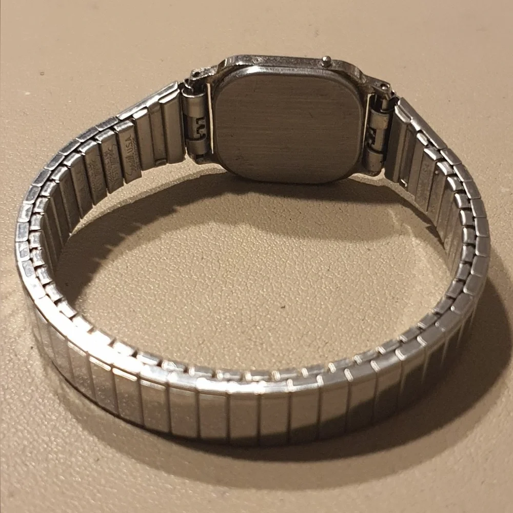 🦋10/$20🦋 Vtg Advance Quartz Silver/White Stainless Steel Digital Women's Watch
